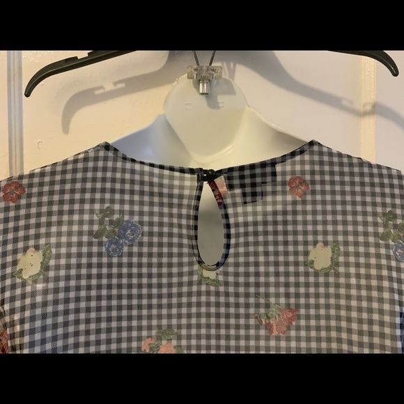 Spring Refresh floral mesh top size 2X - Picture 7 of 8